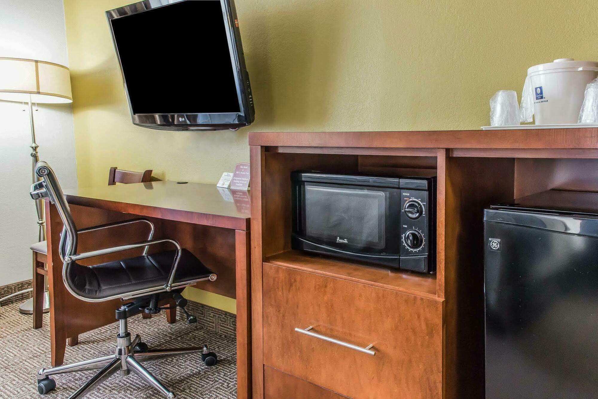 Belle Vernon Comfort Inn מראה חיצוני תמונה